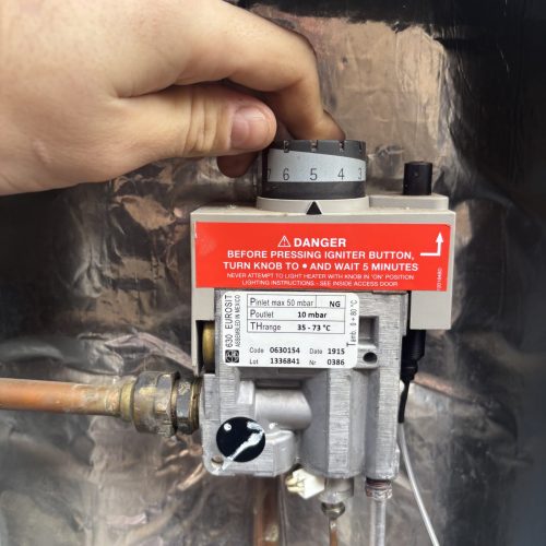 Turn Hot water system in Sunbury control on